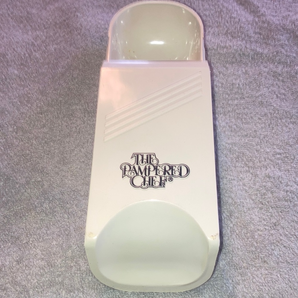 - A pampered chef plastic measuring cup 1/2 to 1/8 cup